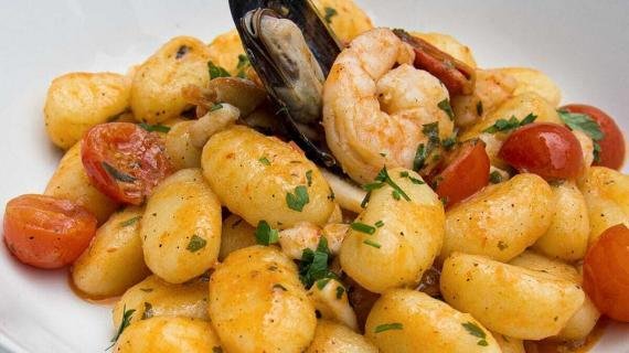 Gnocchi con frutti di mare