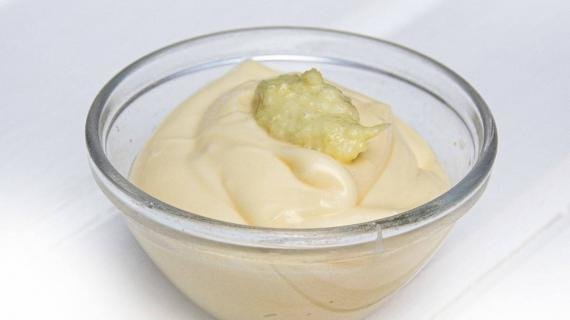 Sos de maioneză cu usturoi